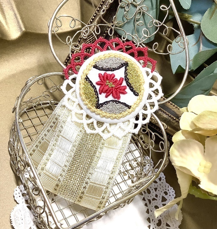 刺繡ブローチロゼット
