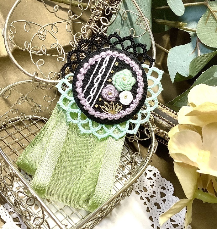 刺繡ブローチロゼット