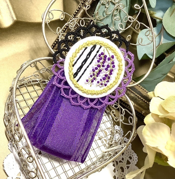 刺繡ブローチロゼット