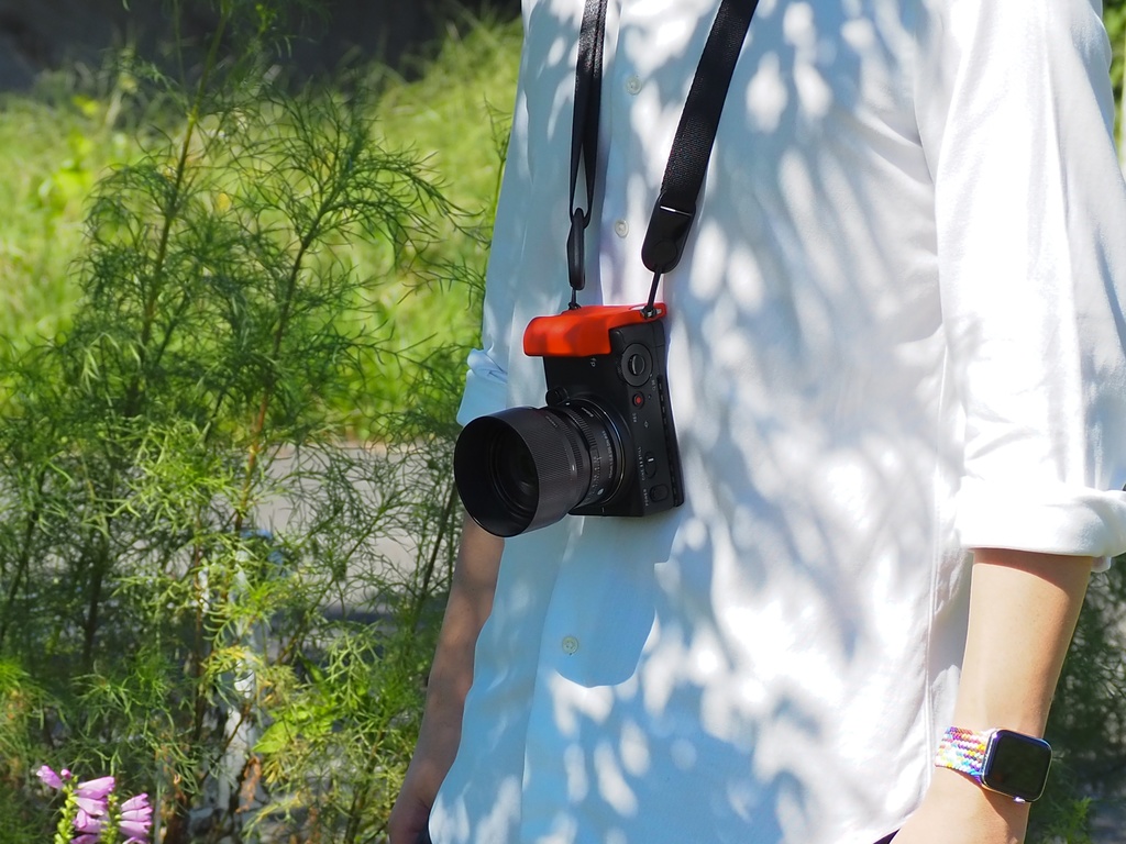 SIGMA fp & fp L 用縦吊りハンドグリップ VHG-11S