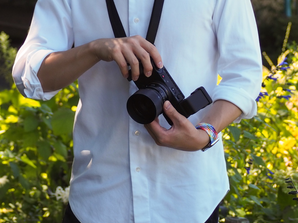 SIGMA fp & fp L 用縦吊りハンドグリップ VHG-11S