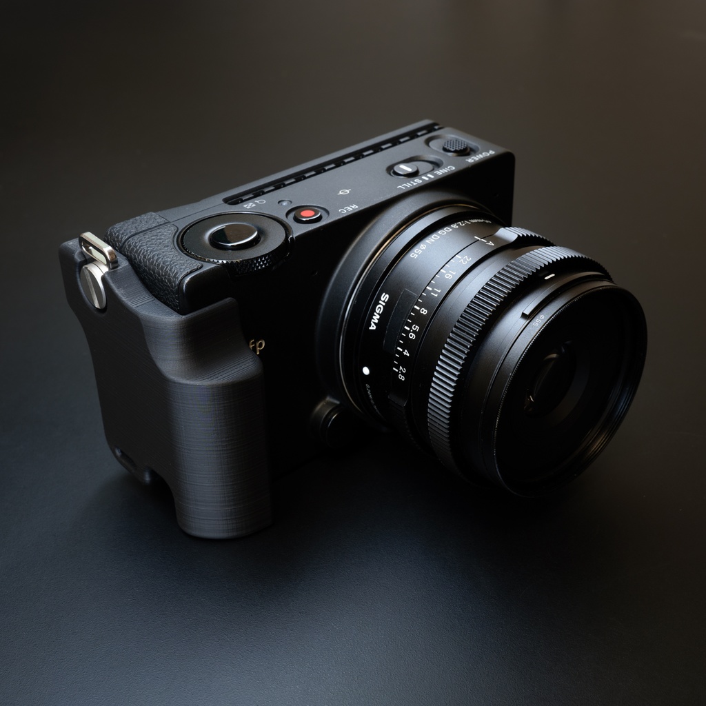 SIGMA fp & fp L 用縦吊りハンドグリップ VHG-11S