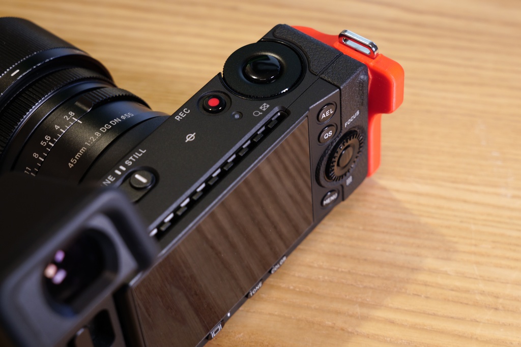 SIGMA fp & fp L 用縦吊りハンドグリップ VHG-11S