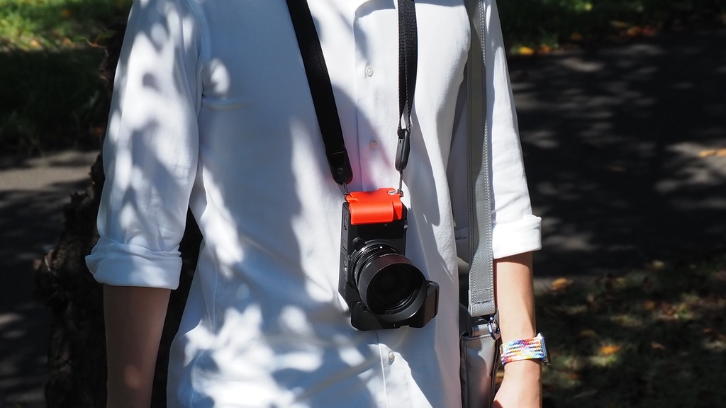 SIGMA fp & fp L 用縦吊りハンドグリップ VHG-11S