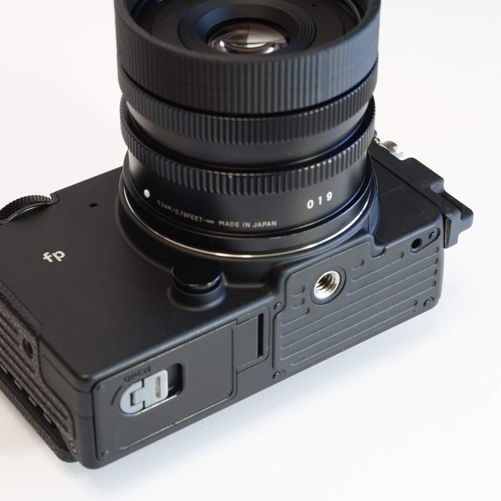 SIGMA fp & fp L 縦吊りストラップホルダー VSH-21