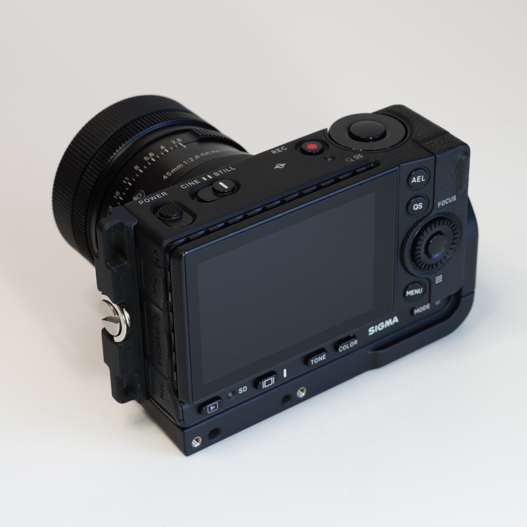 SIGMA fp & fp L 縦吊りストラップホルダー VSH-21