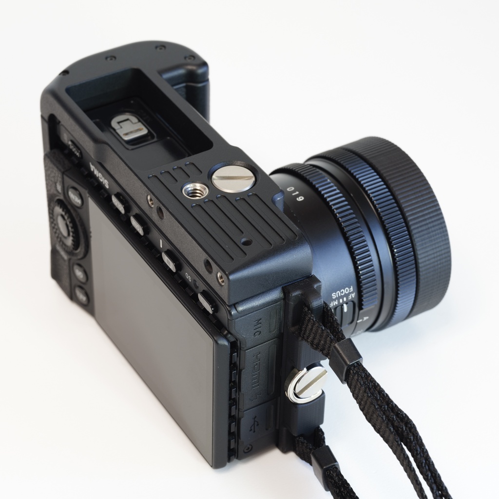 SIGMA fp & fp L 縦吊りストラップホルダー VSH-21