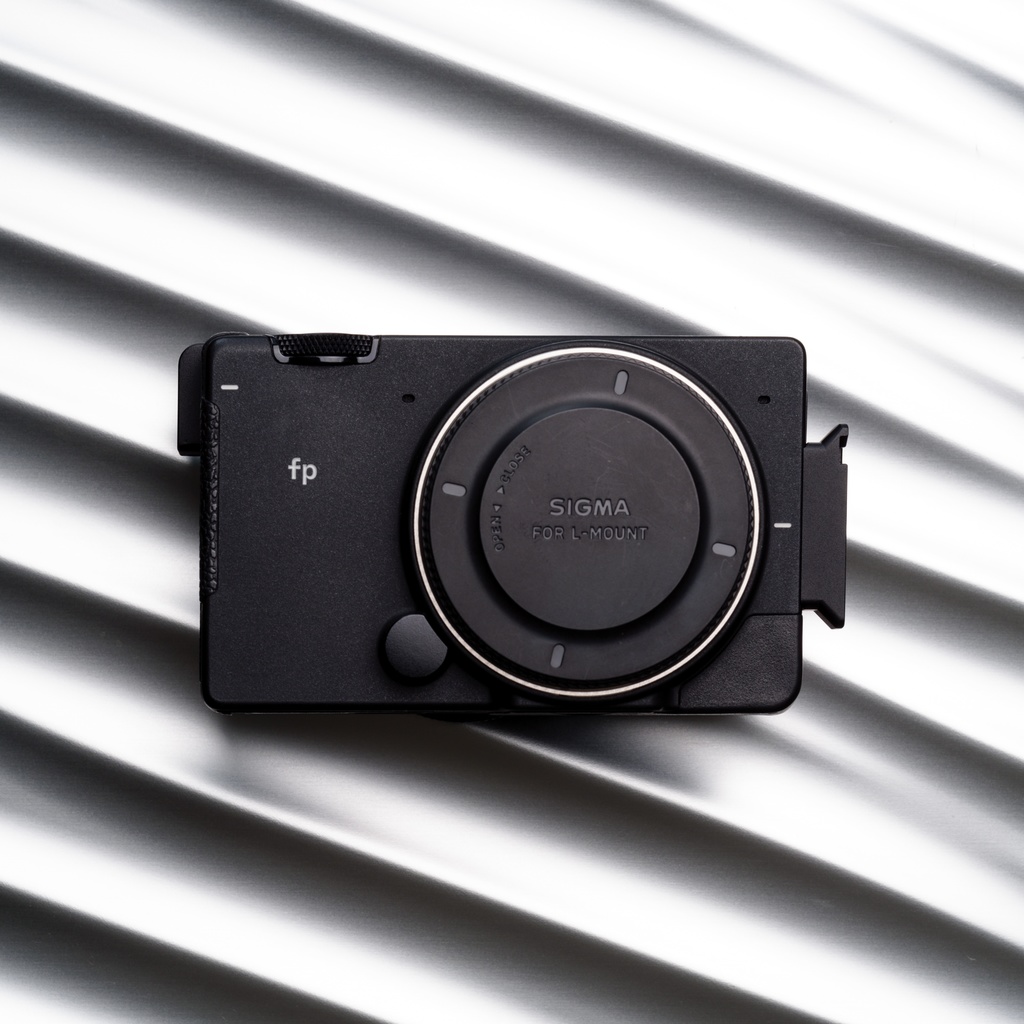 VSH-11ALX (Alx. Vertical Strap Holder for SIGMA fp)