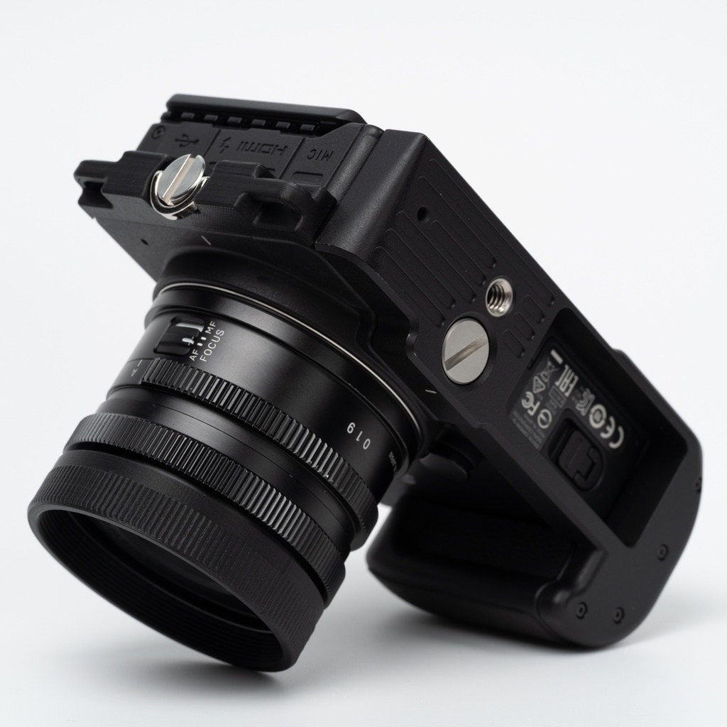SIGMA fp 用縦吊りストラップホルダー VSH-21 ASA
