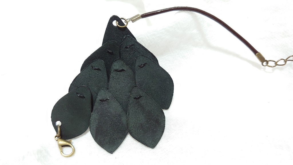 ブレスレット 黒竜のうろこ 革