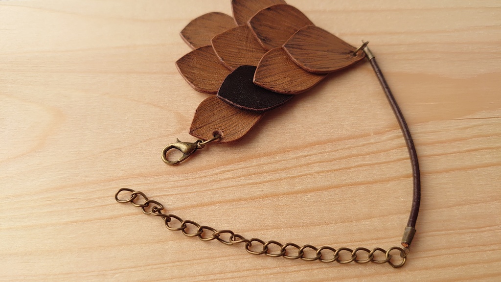 ブレスレット 老竜のうろこ 革