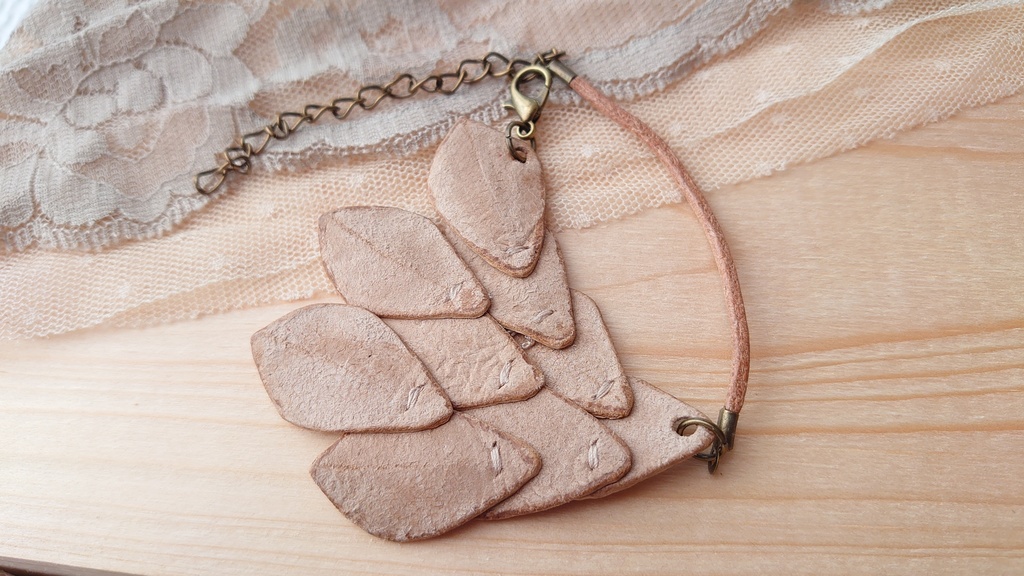 ブレスレット 白竜のうろこ 革