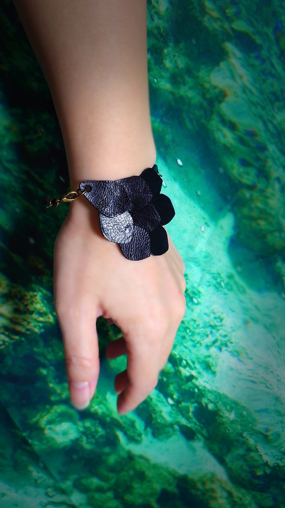 ブレスレット 赤竜のうろこ 革