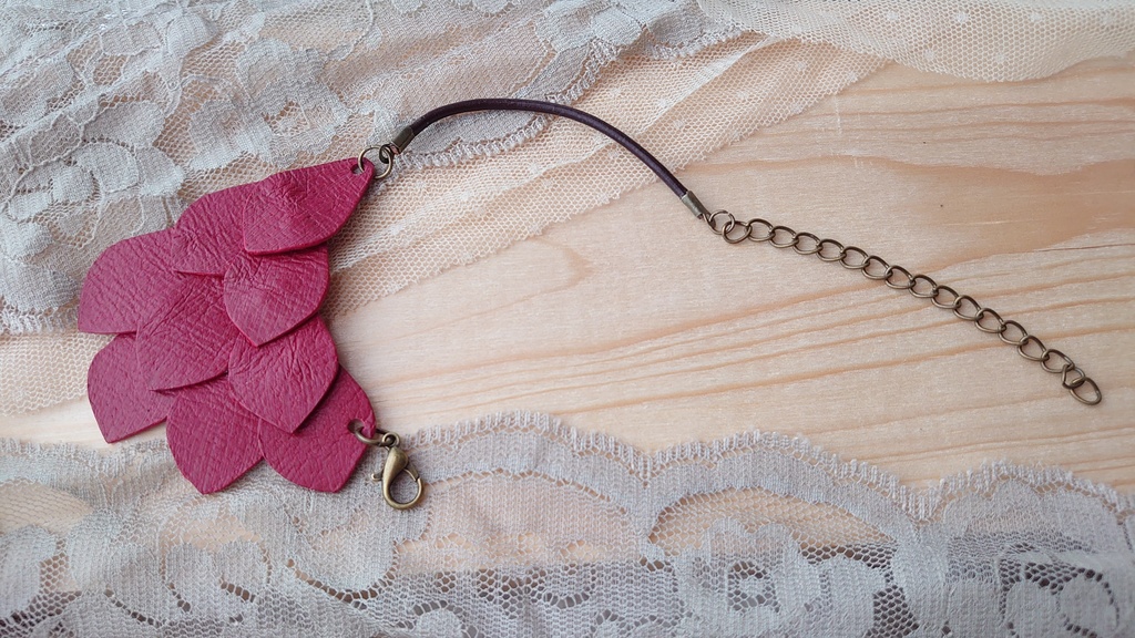 ブレスレット 赤竜のうろこ 革