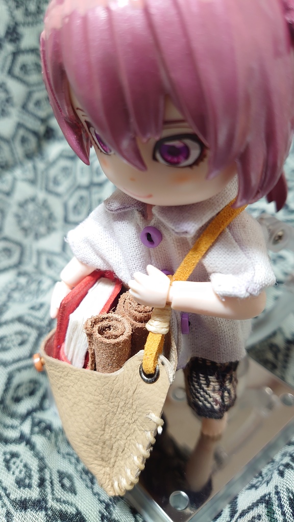 見習い魔法使いのパツパツ鞄　[ねんどーるサイズ]