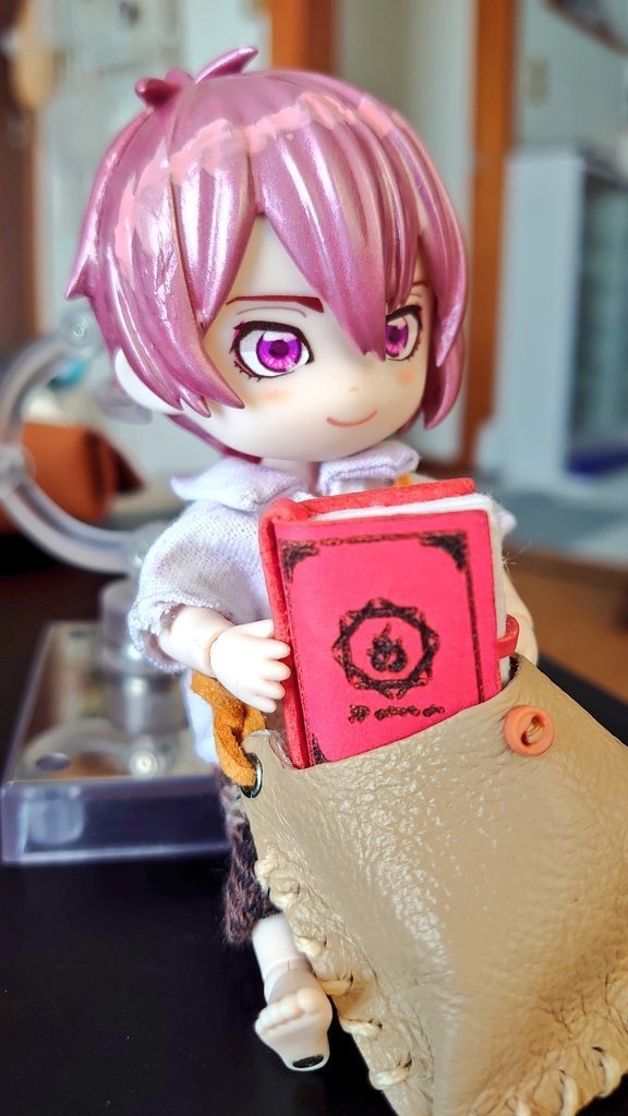 見習い魔法使いのパツパツ鞄　[ねんどーるサイズ]