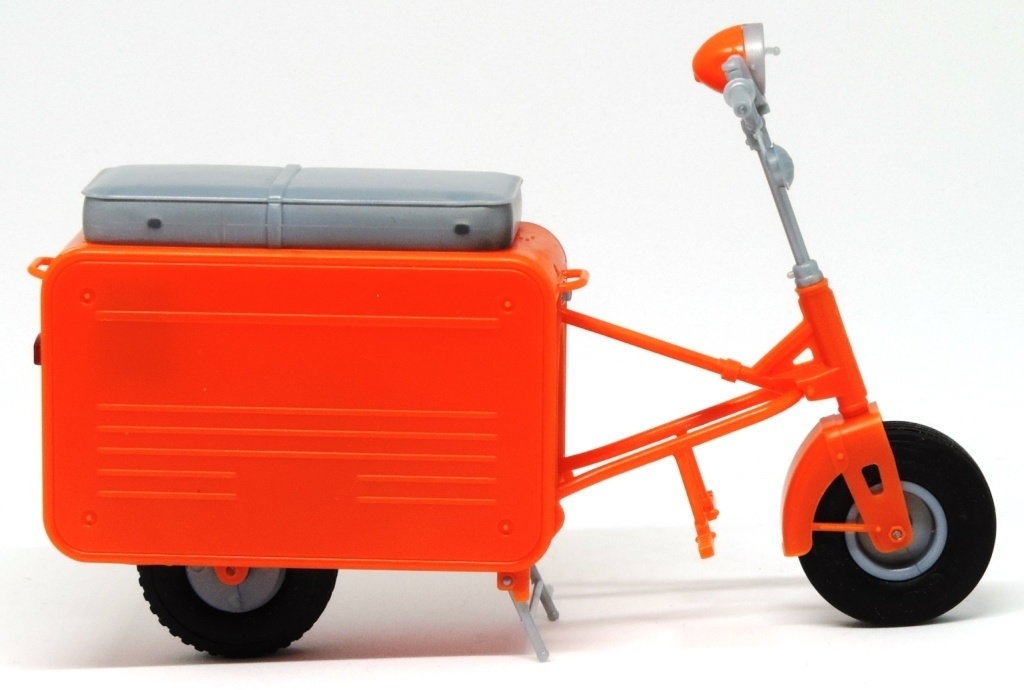 1/12 バルモビル (オレンジ) プラモデル