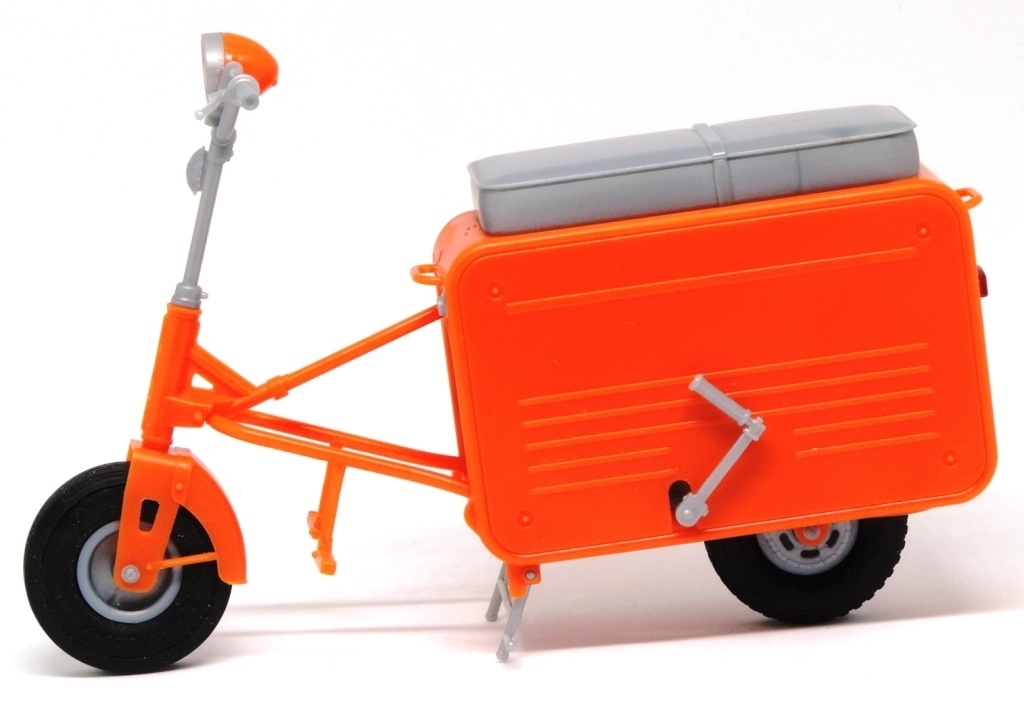 1/12 バルモビル (オレンジ) プラモデル