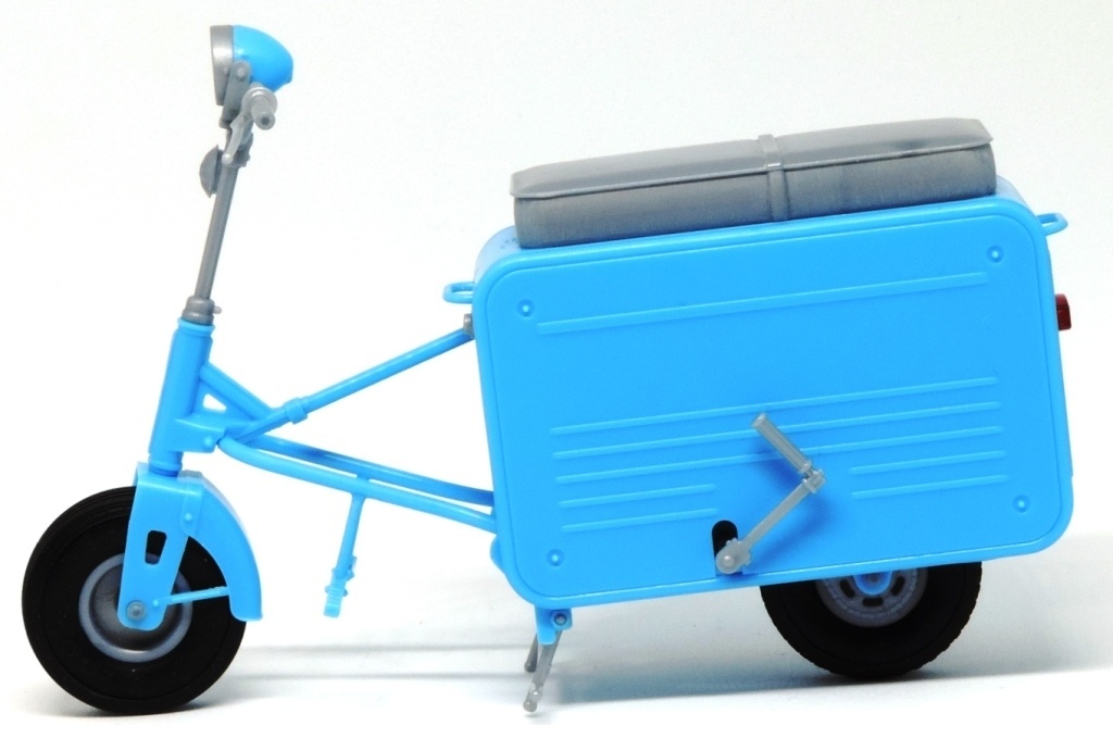 1/12 バルモビル (スカイブルー) プラモデル