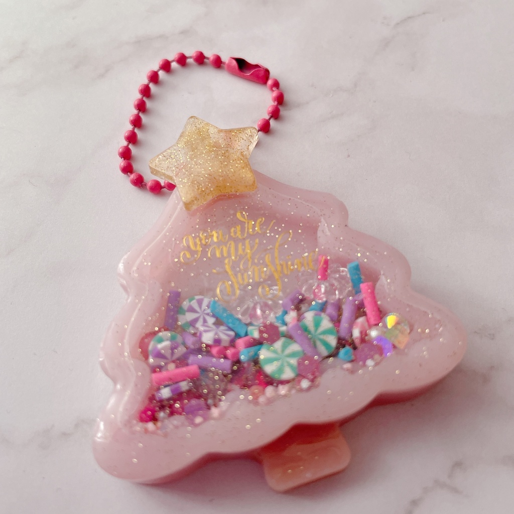 ピンクのクリスマスツリー シャカシャカキーホルダー