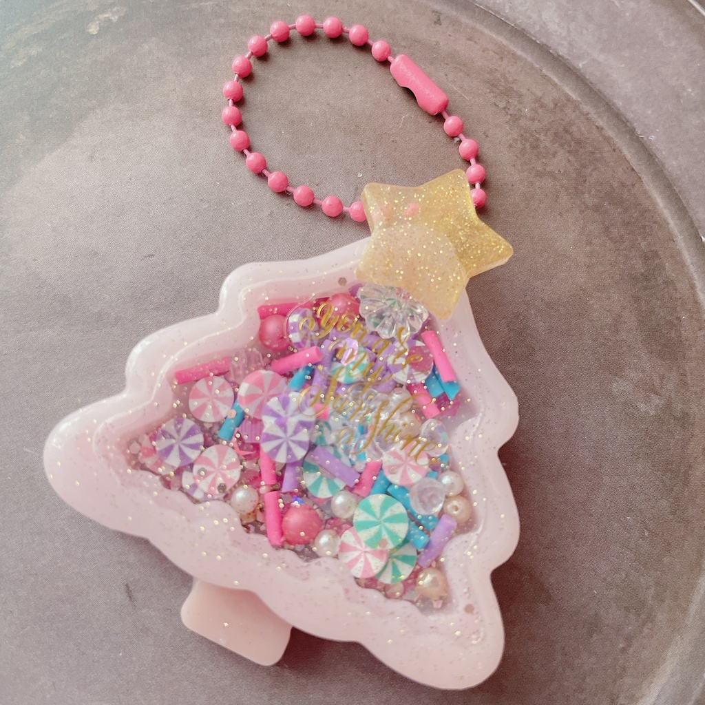 ピンクのクリスマスツリー シャカシャカキーホルダー
