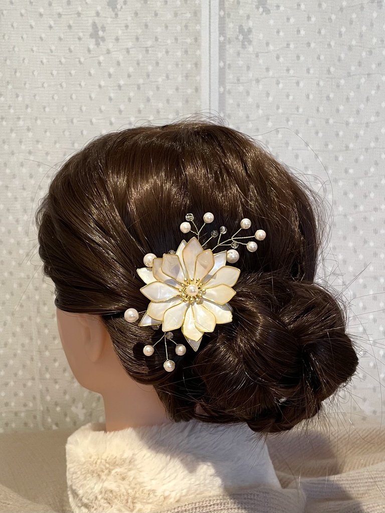 白い花とパールの簪 チェコビーズ コーム Ichi Maruko Booth
