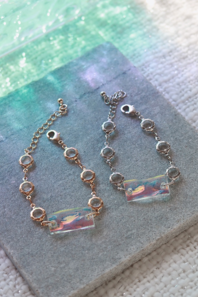wave acrylic necklace (aurora)