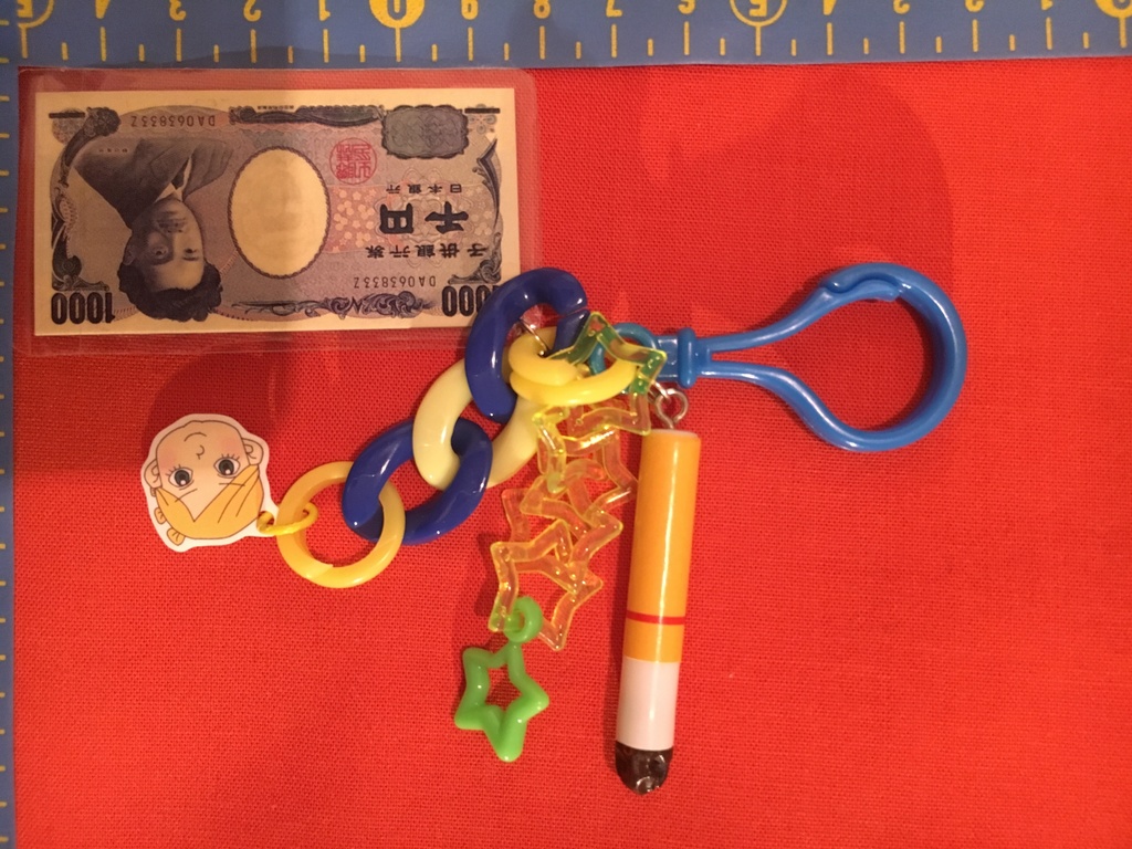 暗殺チームの金運上昇祈願ストラップ