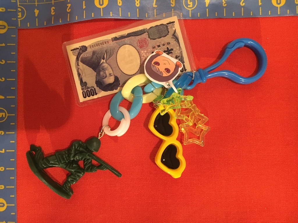 暗殺チームの金運上昇祈願ストラップ