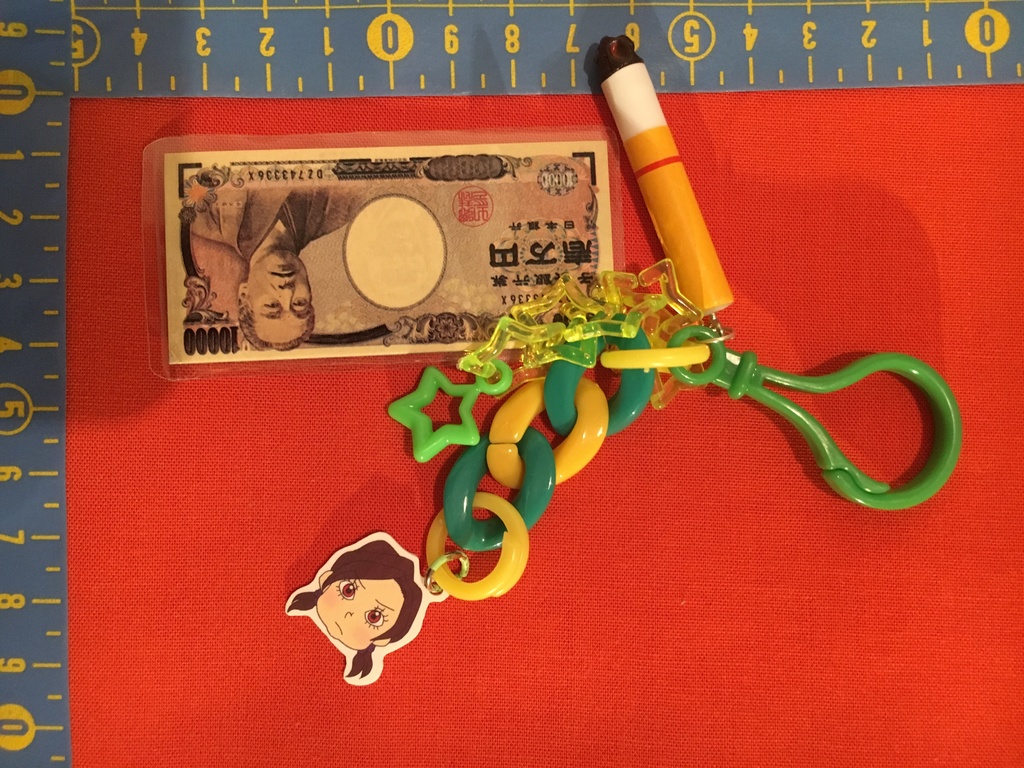 暗殺チームの金運上昇祈願ストラップ