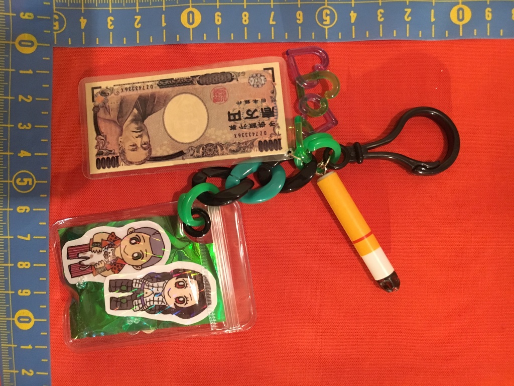 暗殺チームの金運上昇祈願ストラップ