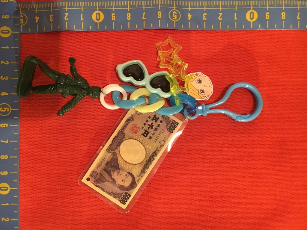 暗殺チームの金運上昇祈願ストラップ