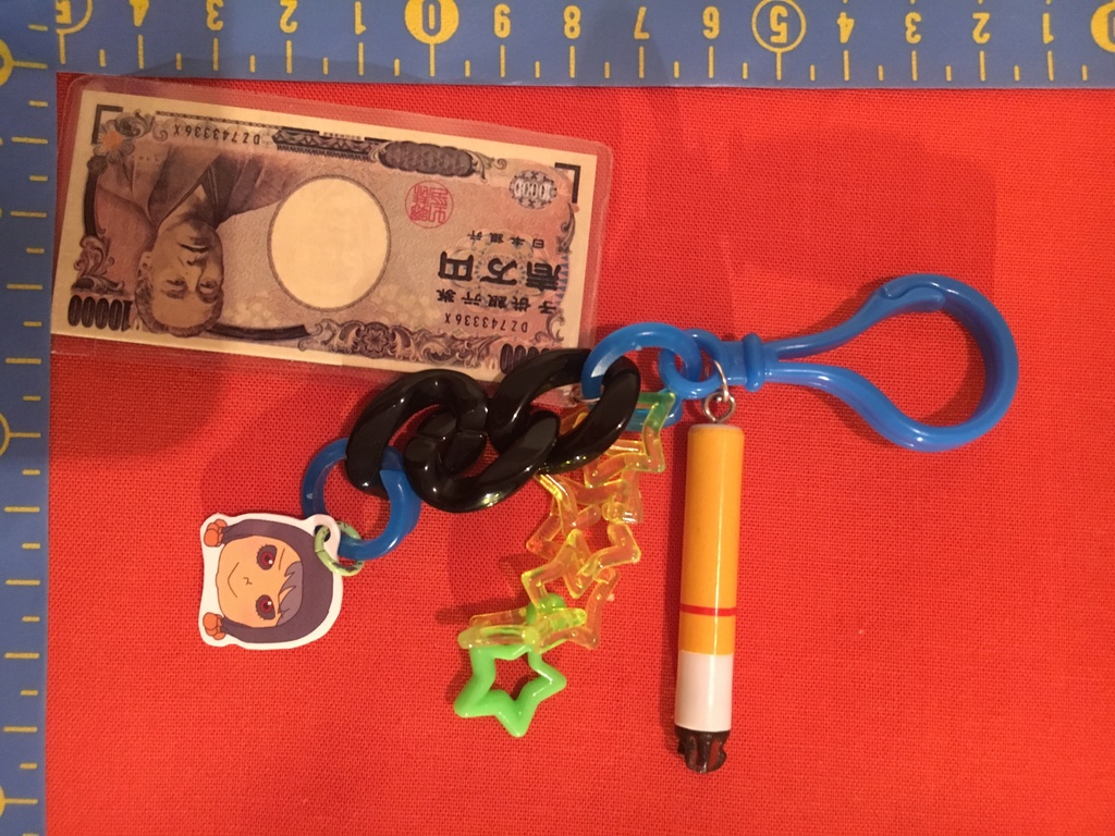 暗殺チームの金運上昇祈願ストラップ