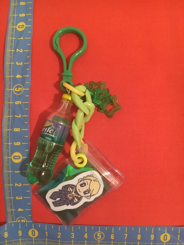 ハンバーガーをお持ち帰りするパッショーネのストラップ