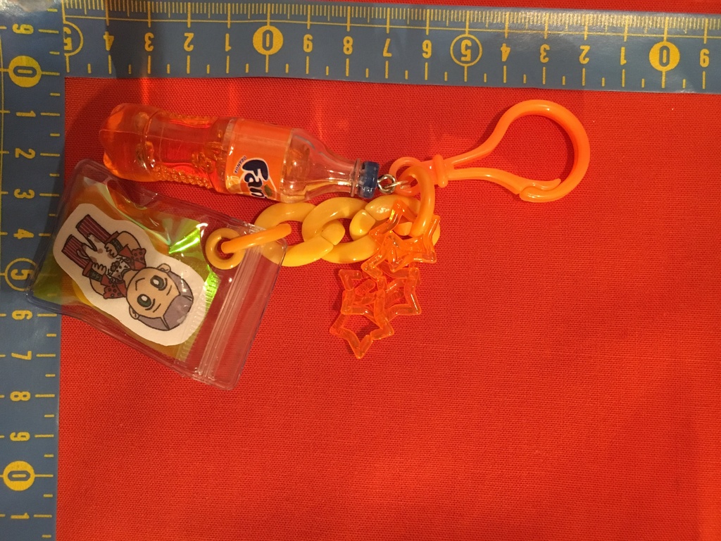 ハンバーガーをお持ち帰りするパッショーネのストラップ