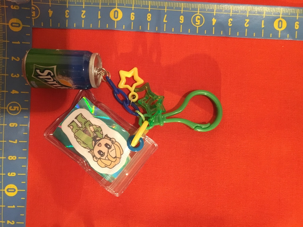 ハンバーガーをお持ち帰りするパッショーネのストラップ