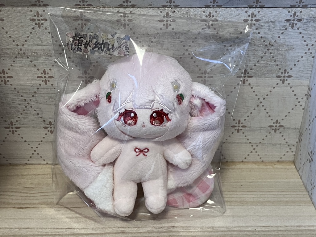 無属性プティルルB品　顔が幼い、いちごの種刺繍荒い