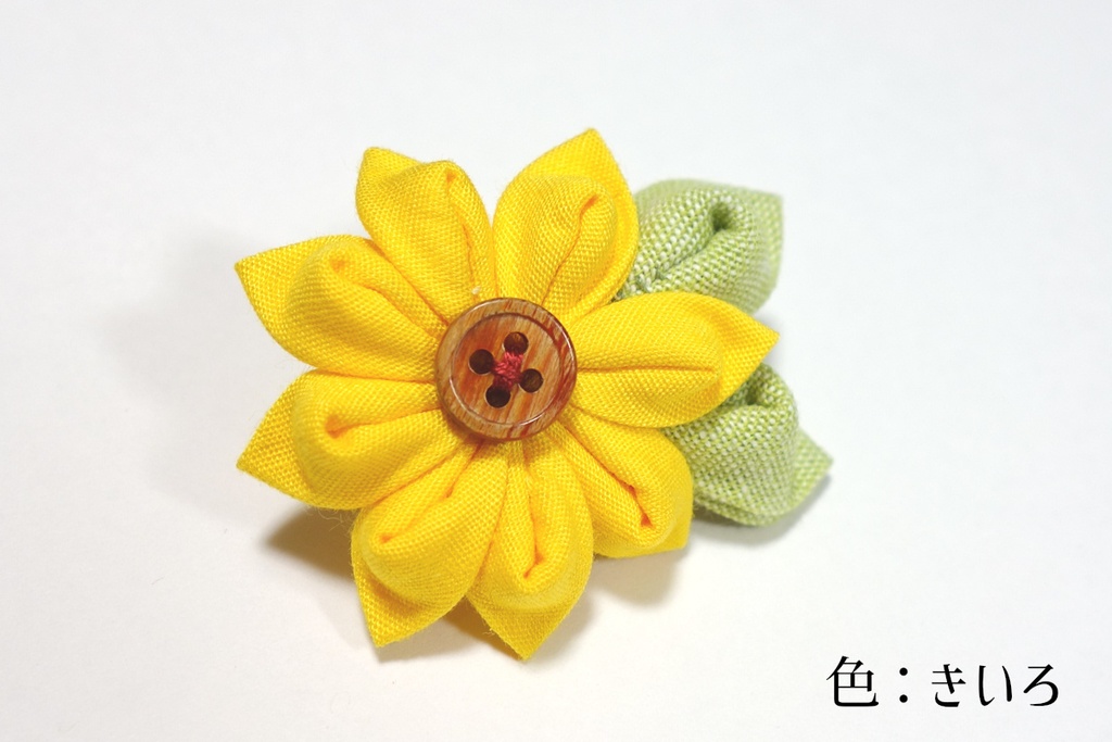 お花のブローチ