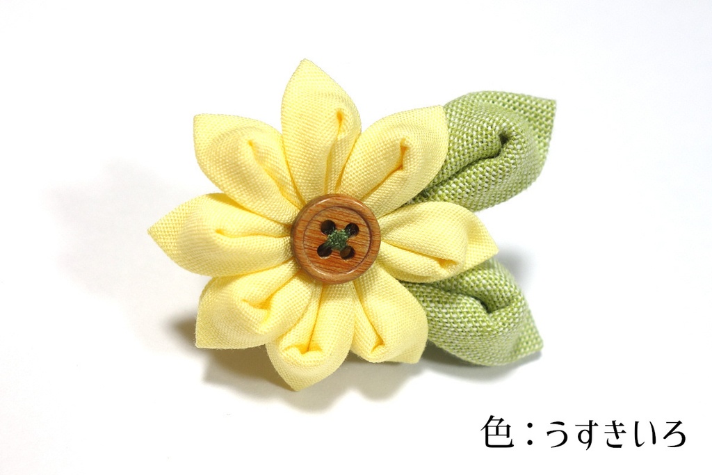 お花のブローチ