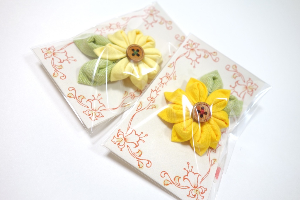 お花のブローチ