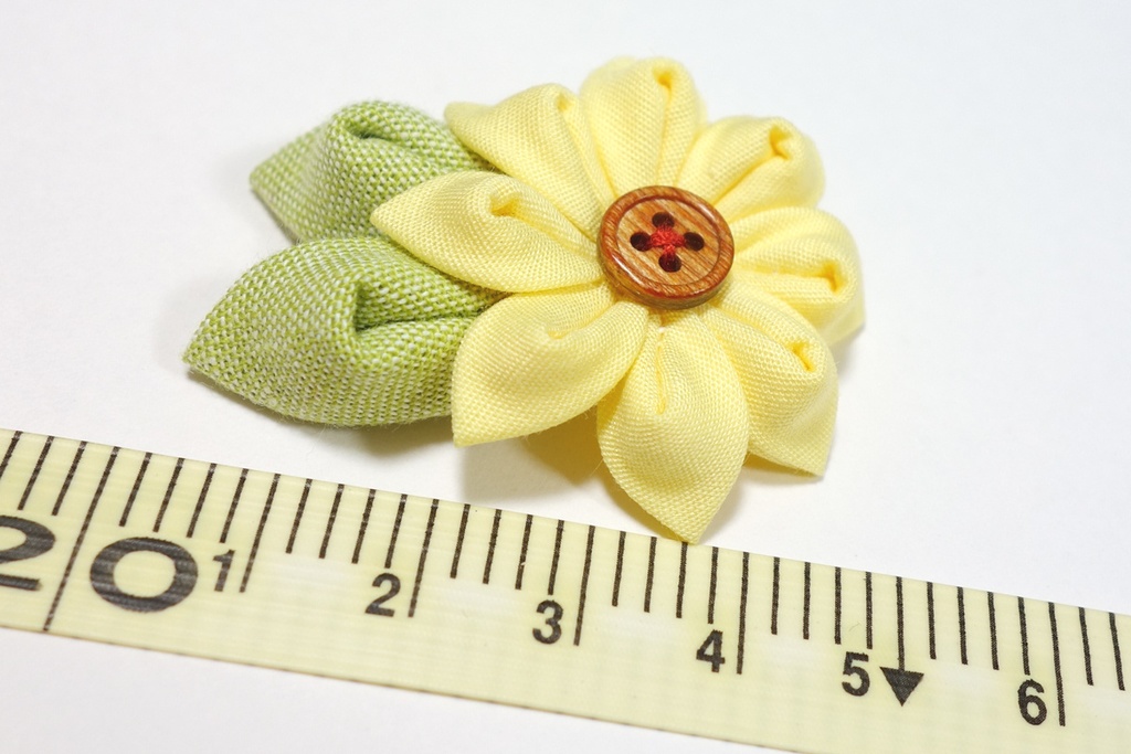 お花のブローチ