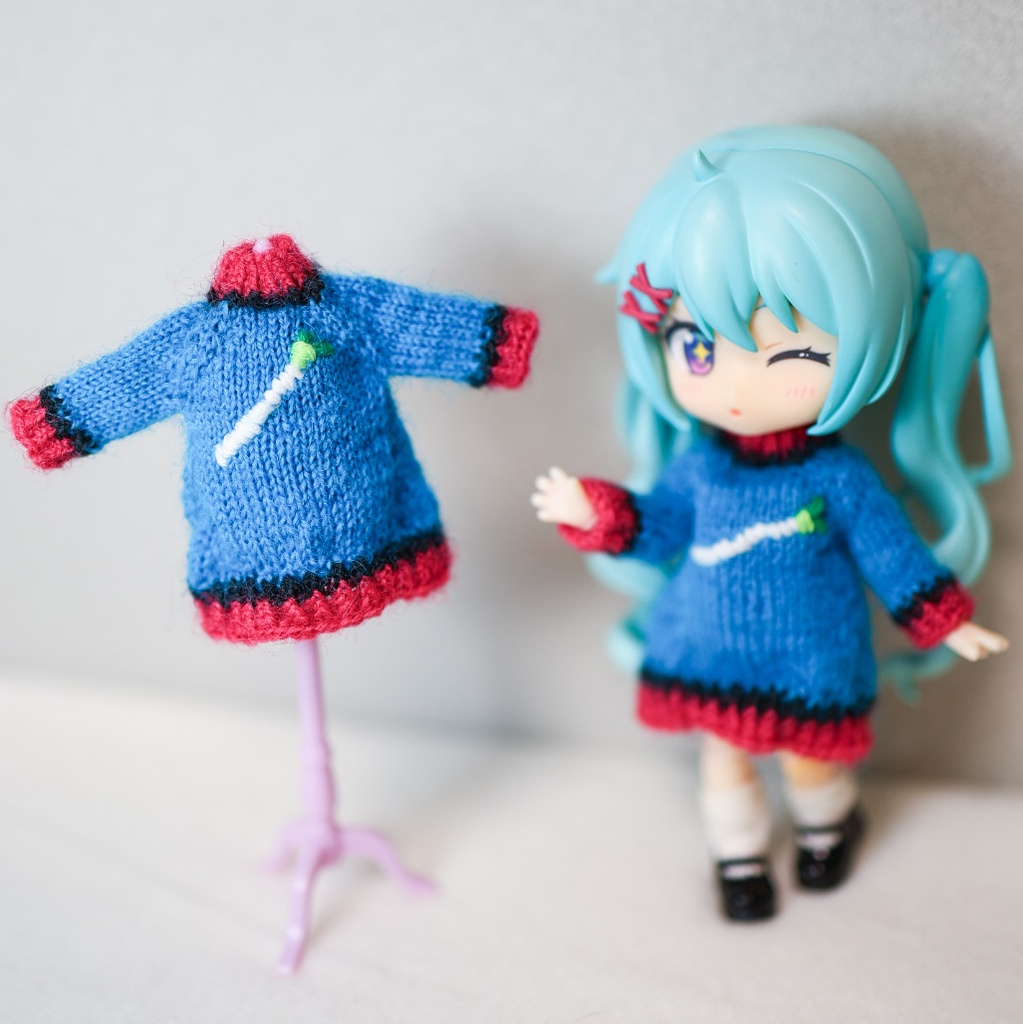 刺繍ニットワンピース(青×黒)