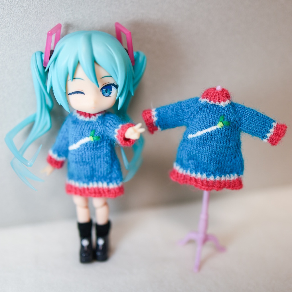 刺繍ニットワンピース(青×白)