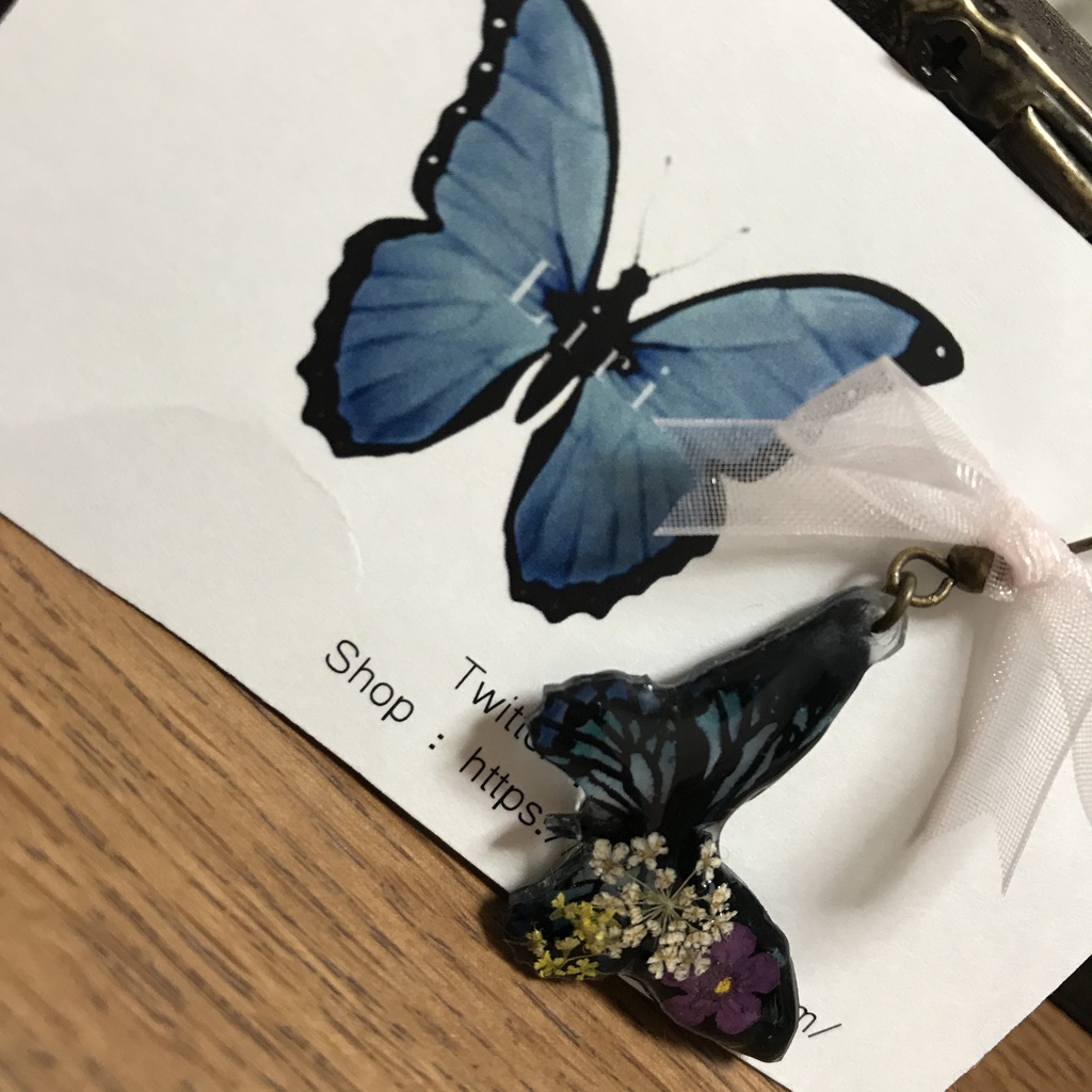 蝶々ピアス(片耳)