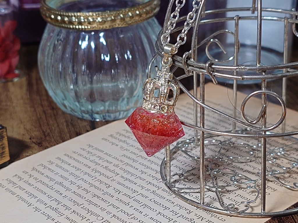 ブラッドクラウン ネックレス