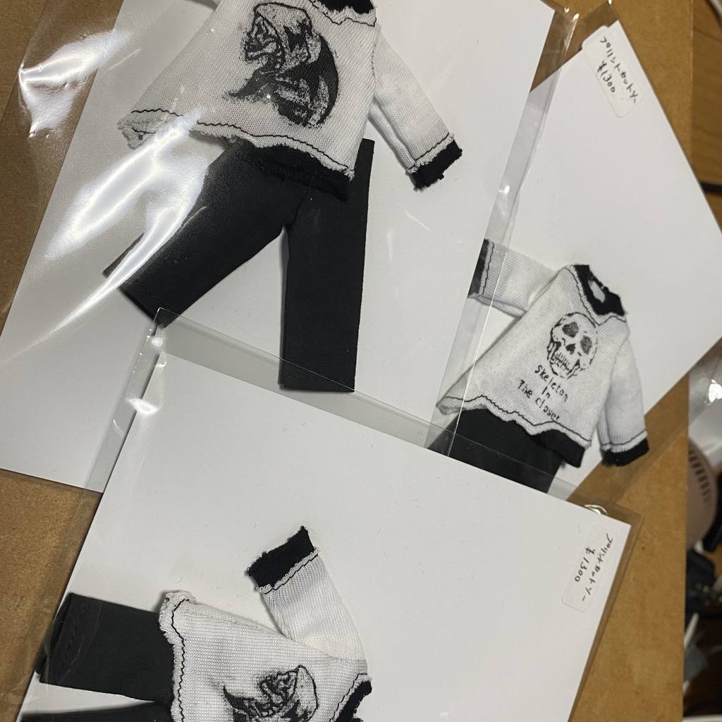 ねんどろいどどーる用洋服セット《髑髏プリントカットソー》