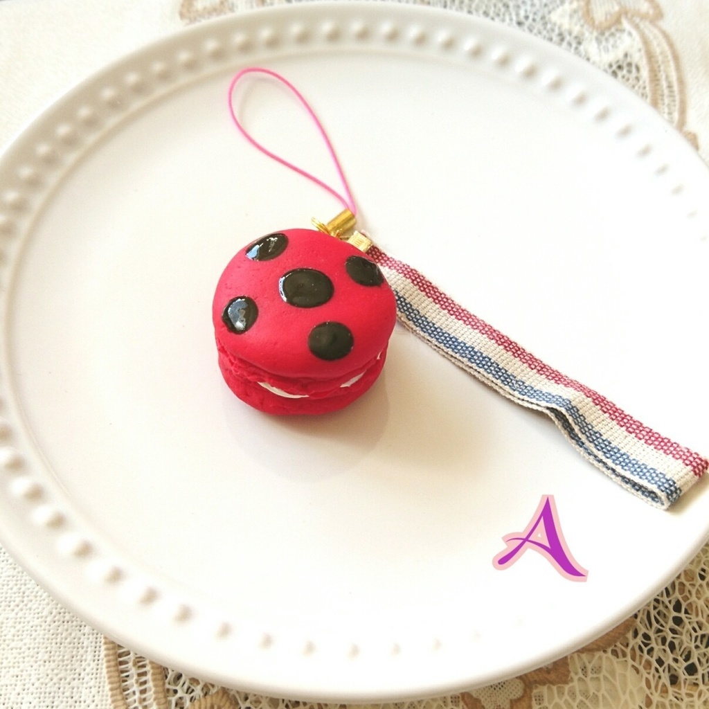 レディバグマカロンストラップ