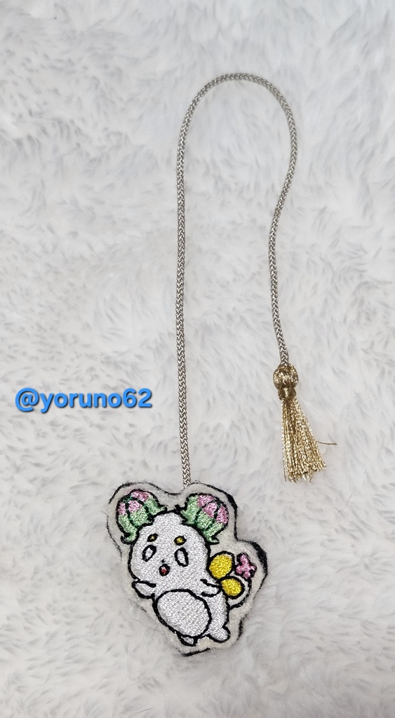 チューターベルの刺繍しおり