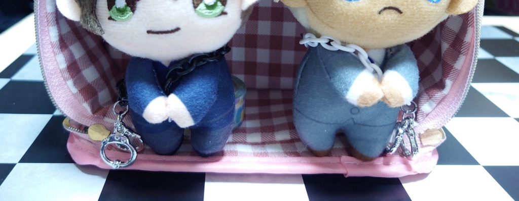 ぴょこぬい専用・【拳銃】or【手錠】のポシェット風チャーム
