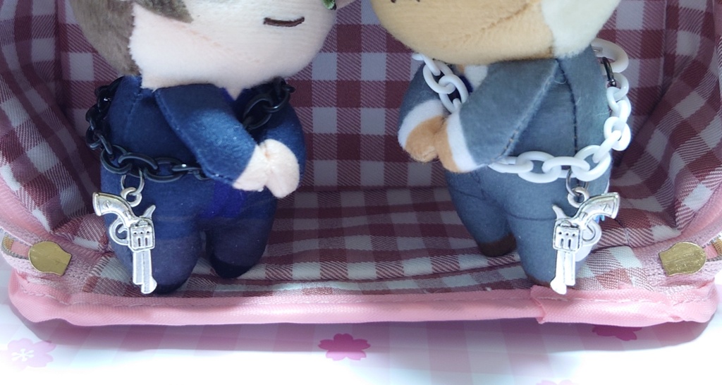 ぴょこぬい専用・【拳銃】or【手錠】のポシェット風チャーム